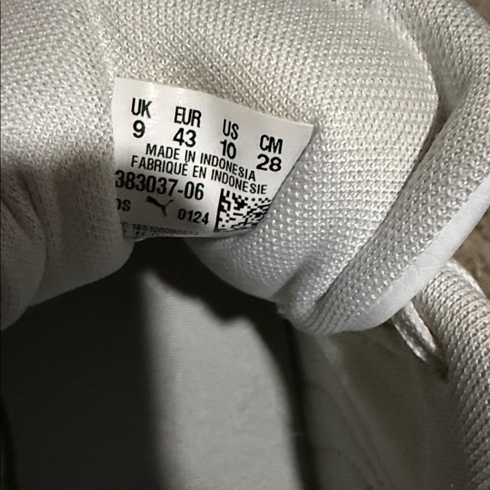 Puma Classic White and Black Trainers - Picture 6 of 6
